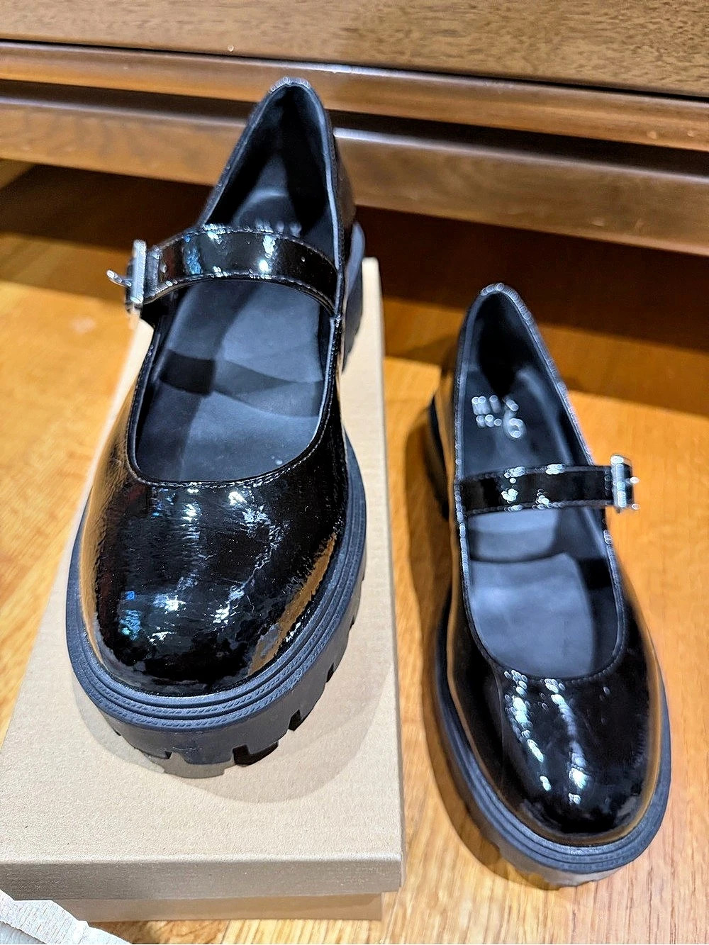 MIX No. 6 Black Patent Mary Jane Platforms US 8, Like New